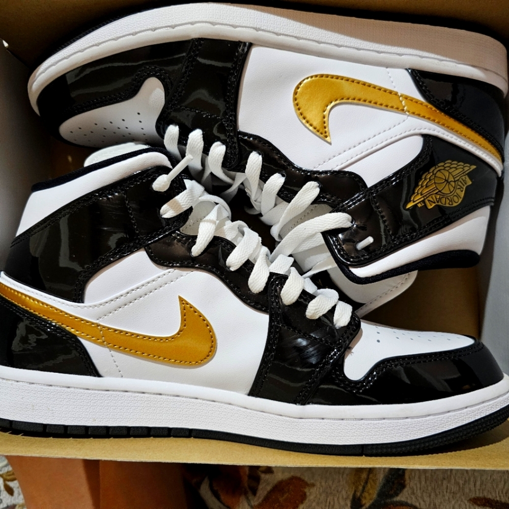 Nike Air Jordan 1 Mid SE, men's size 9